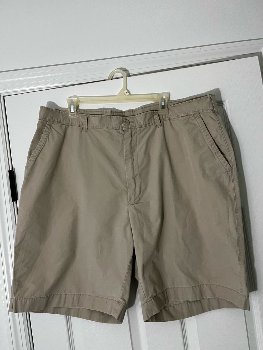Jos. A. Bank Men's Tan Flat-Front Shorts